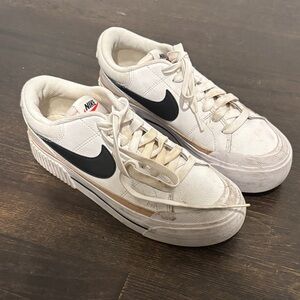 Nike Men's Off-White and Black Sneakers